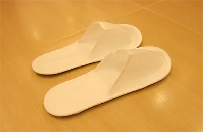 使い捨てスリッパ